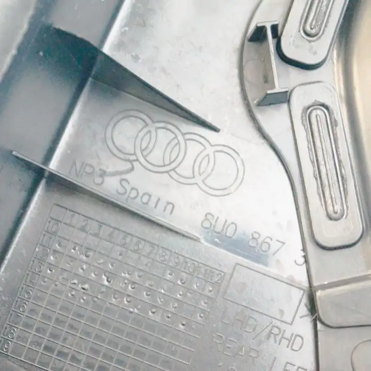 Audi Q3 8U (2011 - 2014) 8U0867305 Обшивка задней двери — фото 5