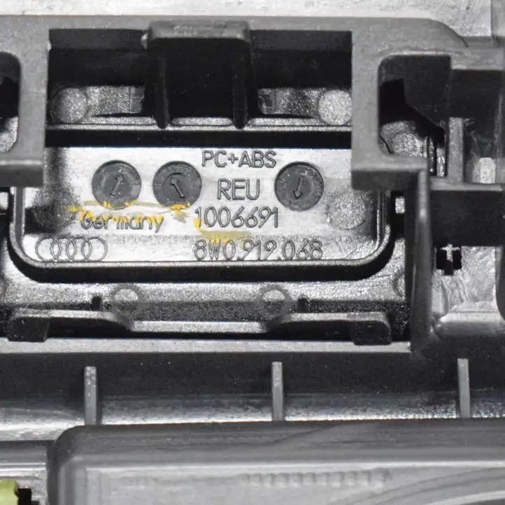 Audi A4 S4 B9 (2015 - 2019) 8W0919068 Накладка центрального динамика — фото 6