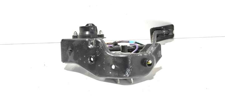 Toyota Corolla E120 E130 (2004 - 2007)  8222313080 Педаль акселератора