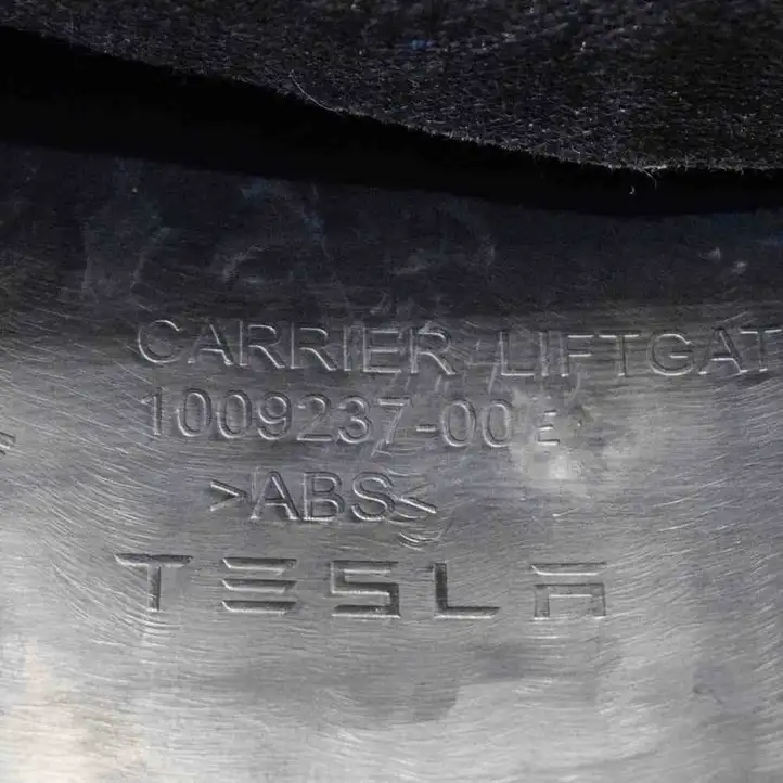Tesla Model S (2012 - 2016) 100923700E Обшивка багажника — фото 5