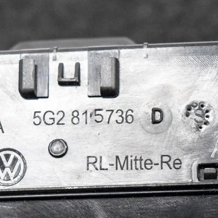 Volkswagen Golf VII (2013 - 2019) Воздушная решетка панели — фото 6