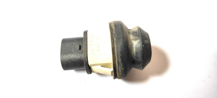 Volkswagen Polo (1994 - 2001)  6N0947563 Датчик открывания задней двери (на крыле)