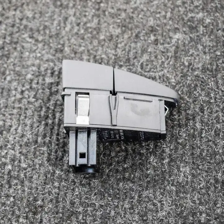 Audi A6 C7 (2014 - 2018) 4G2927227 Кнопка фаркопа в багажнике — фото 2