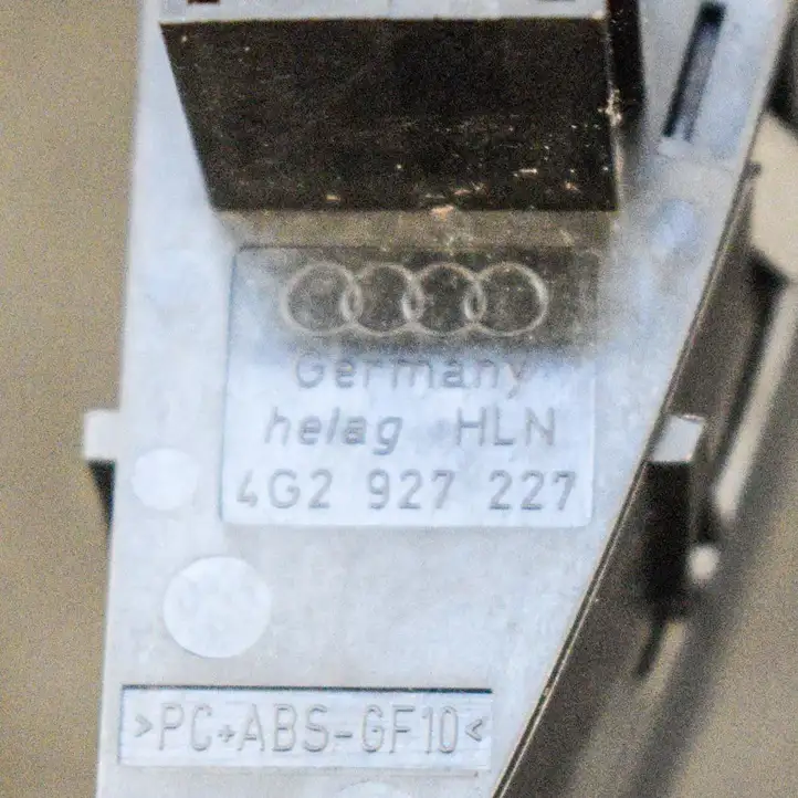 Audi A6 C7 (2014 - 2018) 4G2927227 Кнопка фаркопа в багажнике — фото 4