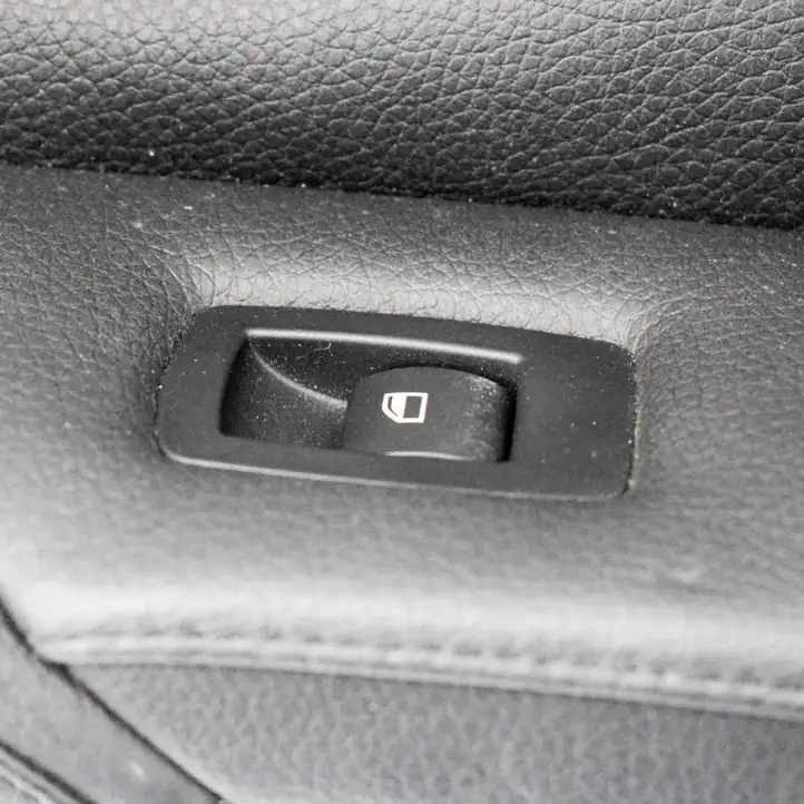 BMW 5 E60 E61 (2004 - 2010) E1369452 Обшивка задней двери — фото 2
