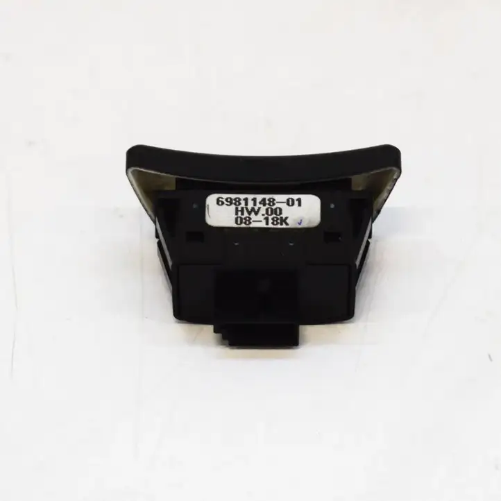 BMW 5 E60 E61 (2004 - 2010) 6981148 Кнопка фаркопа в багажнике — фото 2