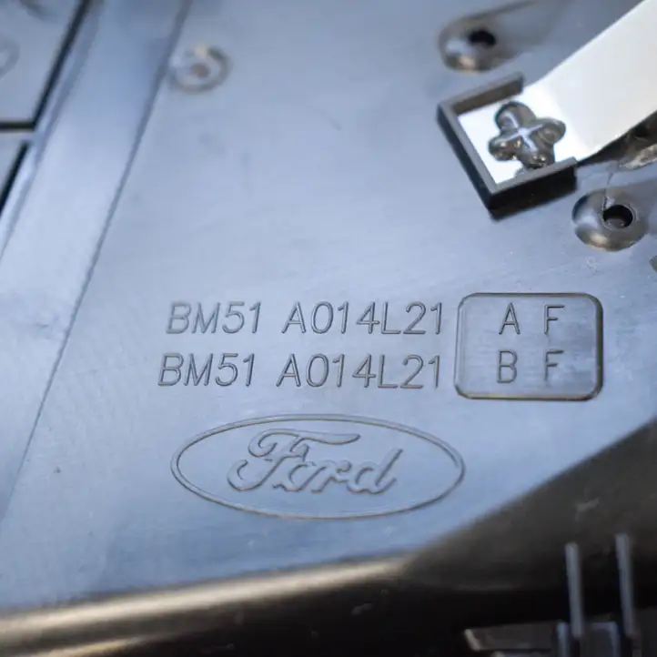 Ford Focus (2011 - 2015) Воздушная решетка панели — фото 6