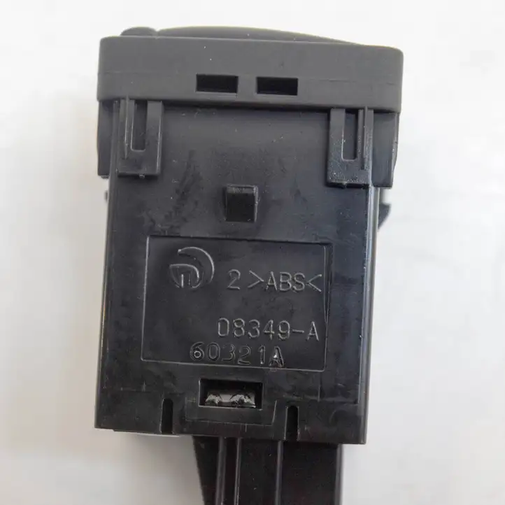 Nissan Qashqai (2013 - 2017) 08349A60321A Кнопка фаркопа в багажнике — фото 6
