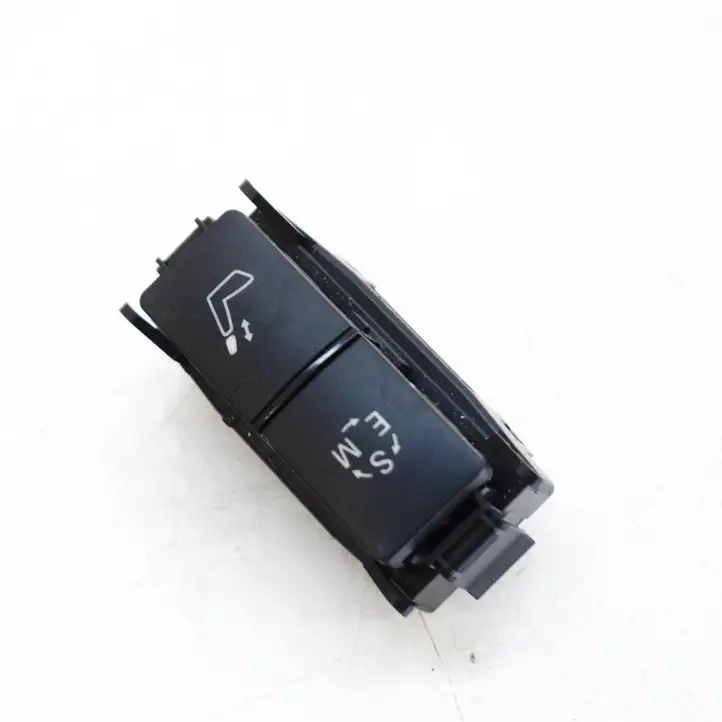 Mercedes-Benz E A207 (2010 - 2017) A2129055801 Кнопка фаркопа в багажнике — фото 4