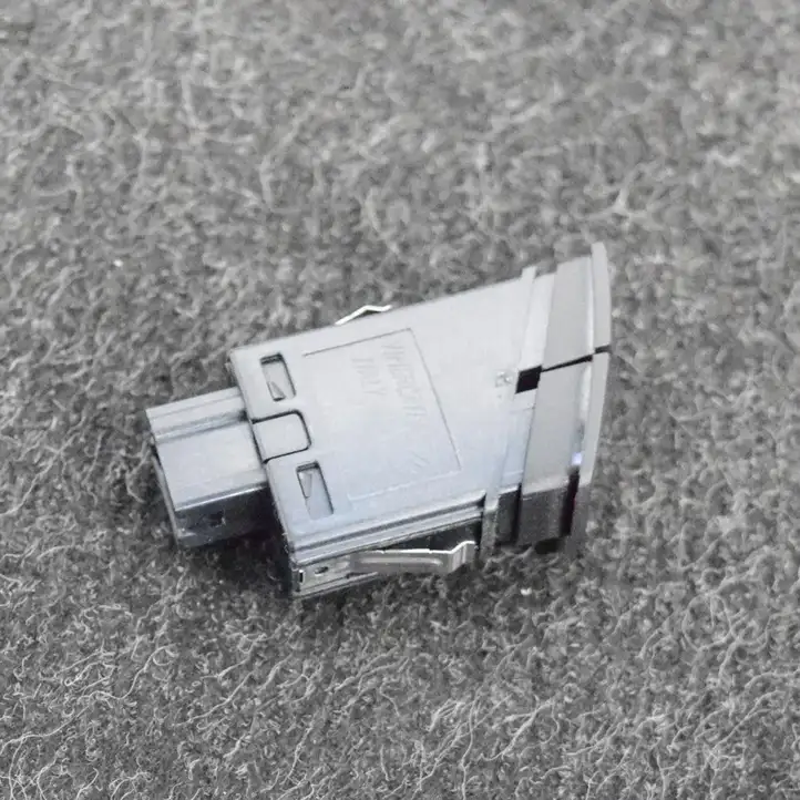 BMW 4 F32 F33 (2013 - 2017) 9231786 Кнопка фаркопа в багажнике — фото 4