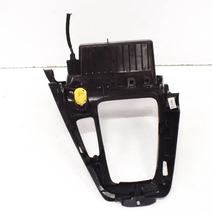 Ford Focus (2015 - 2019) F1EBA044C82BGW Другая деталь консоли (туннеля) — фото 4