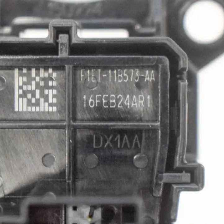 Ford Focus (2015 - 2019) F1ET11B573AA Кнопка фаркопа в багажнике — фото 6