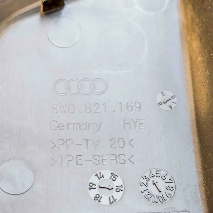 Audi A4 S4 B9 (2015 - 2019) 8W0821169B Накладка крыла — фото 6