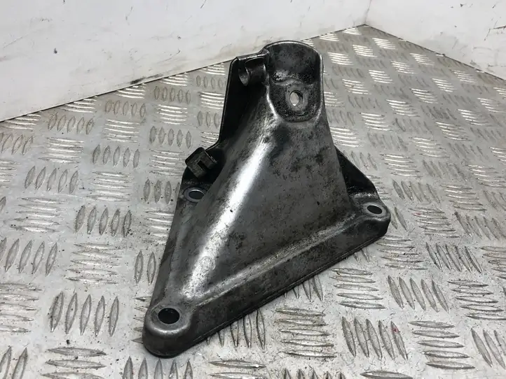 BMW 5 E60 E61 (2004 - 2010) 22116769153 Кронштейн двигателя — фото 1