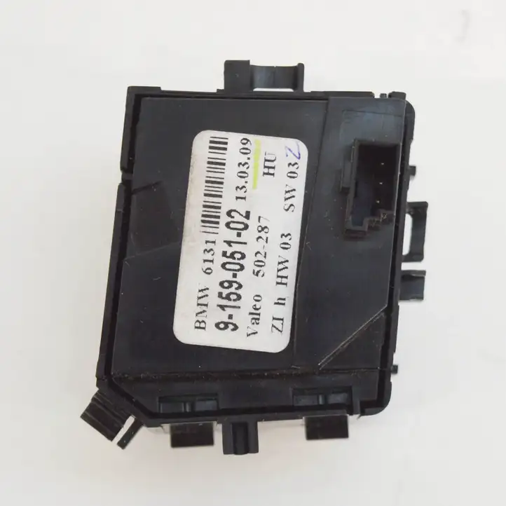BMW 5 E60 E61 (2004 - 2010) 9159051 Кнопка фаркопа в багажнике — фото 6