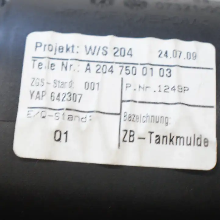 Mercedes-Benz C W204 (2007 - 2014) A2047500103 Отделка лючка топливного бака — фото 6