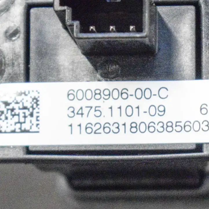 Tesla Model X (2015 - 2021) 600890600C Кнопка фаркопа в багажнике — фото 6