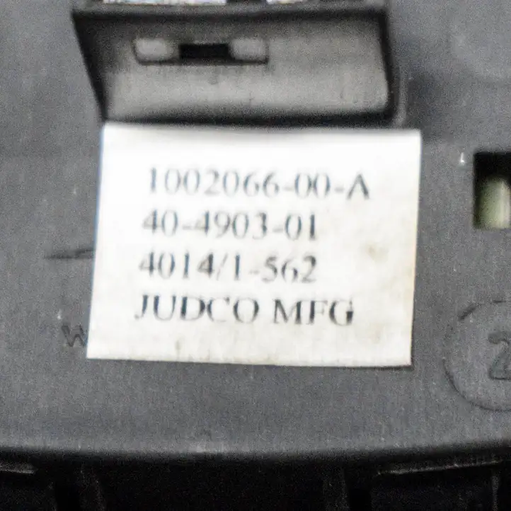 Tesla Model S (2012 - 2016) 100206600A Кнопка фаркопа в багажнике — фото 6