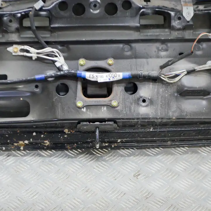 Toyota Prius (NHW20) (2003 - 2009) 6700547080 Крышка багажника — фото 8