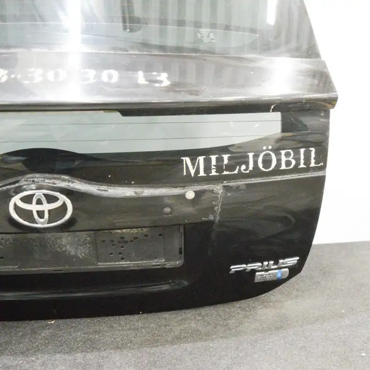 Toyota Prius (NHW20) (2003 - 2009) 6700547080 Крышка багажника — фото 5