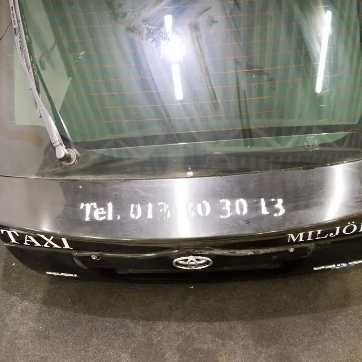 Toyota Prius (NHW20) (2003 - 2009) 6700547080 Крышка багажника — фото 6