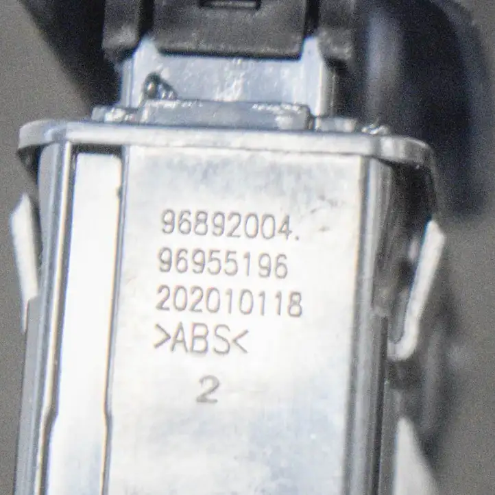Opel Mokka (2012 - 2016) 96955196 Кнопка фаркопа в багажнике — фото 6