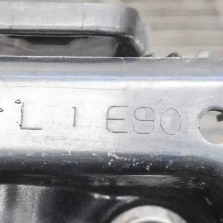 BMW 3 E90 E91 (2005 - 2012) 7118193 Кронштейн угловой части бампера — фото 6