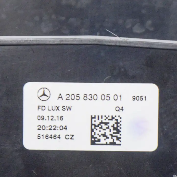Mercedes-Benz C W205 (2014 - 2021) A2058300501 Другая деталь консоли (туннеля) — фото 6