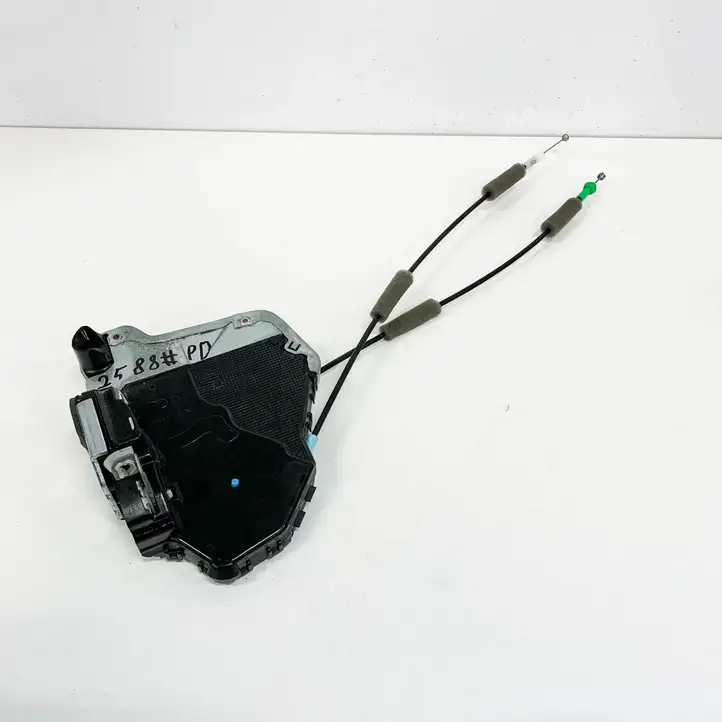 Lexus IS III XE30 (2016 - 2020) 6B0113 Замок передней двери — фото 2