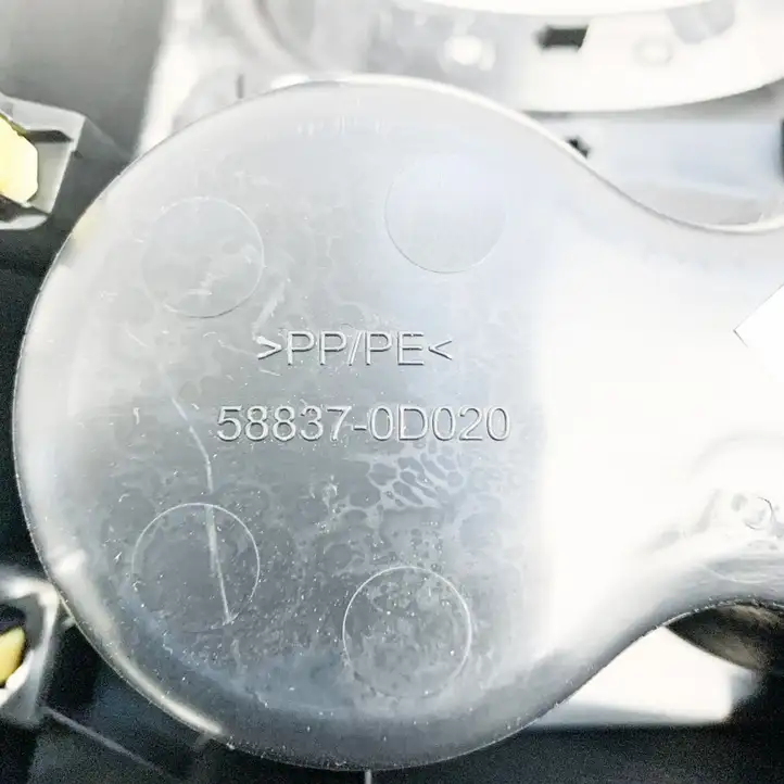 Toyota Yaris (2014 - 2019) 588370D020 Передний подстаканник — фото 2