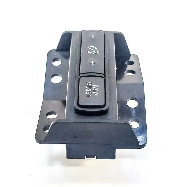 Nissan Qashqai (2013 - 2017) 70424C Кнопка фаркопа в багажнике — фото 4