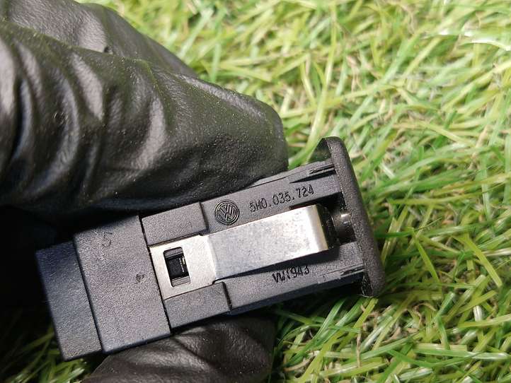Volkswagen Tiguan (2007 - 2011)  5M0035724 Разъем AUX