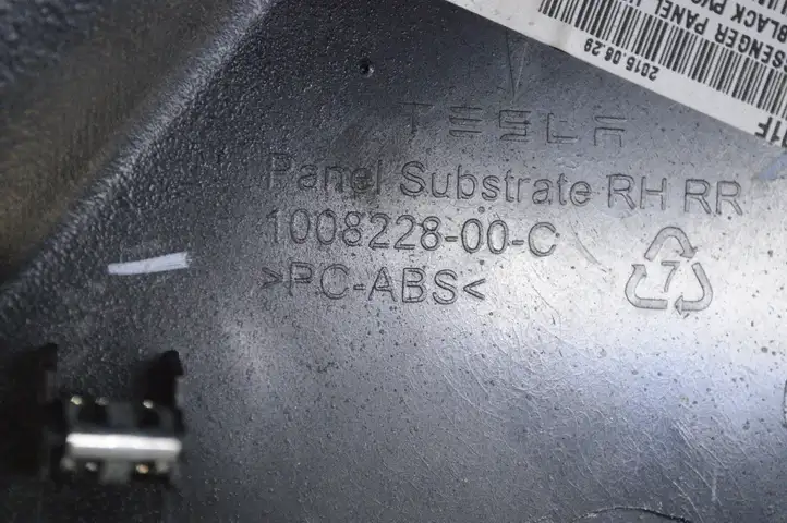 Tesla Model S (2012 - 2016) 100822800C Другая деталь консоли (туннеля) — фото 5