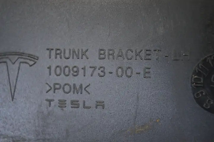 Tesla Model S (2016 - 2021) 100917300E Прочие детали салона — фото 5