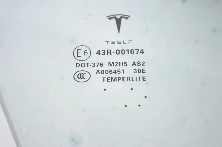 Tesla Model S (2016 - 2021) 43R001074 Стекло передней двери — фото 5