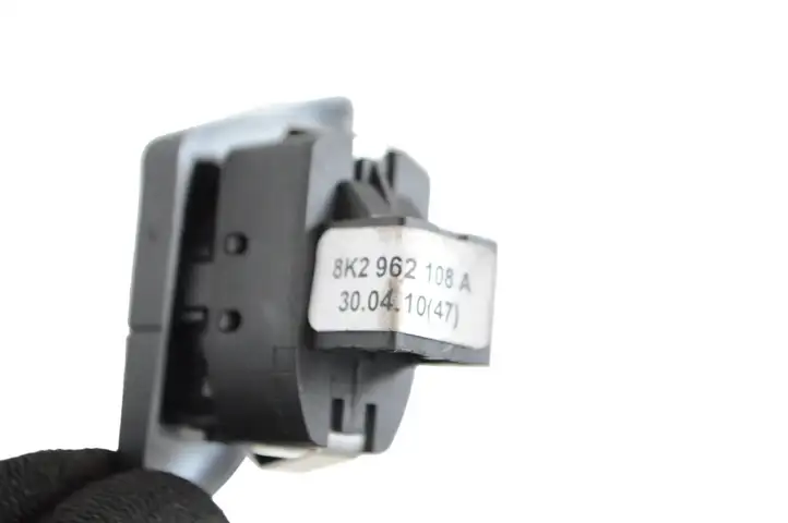 Audi A4 S4 B8 8K (2007 - 2011) 8K2962108A Кнопка фаркопа в багажнике — фото 5