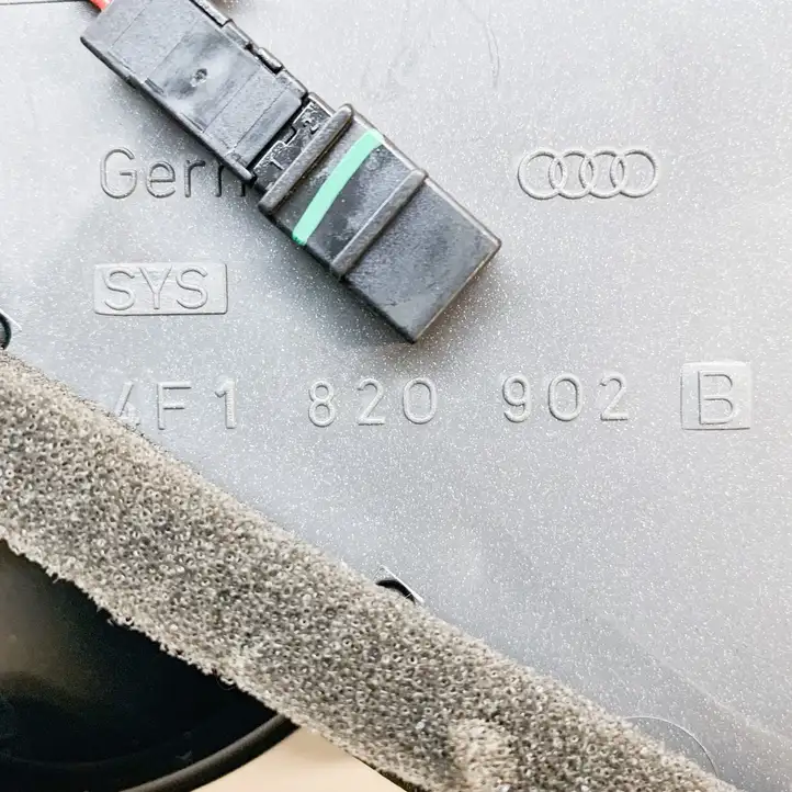 Audi A6 S6 C6 4F (2004 - 2008) 4F1820902B Воздушная решетка панели — фото 8