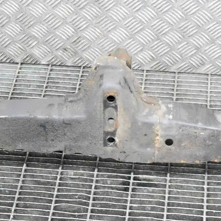 Toyota Verso (2012 - 2015) Верхняя панель радиатора — фото 5