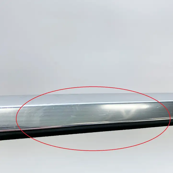 Tesla Model 3 (2017 - 2023) 108074500E Накладка стекла задней двери — фото 3