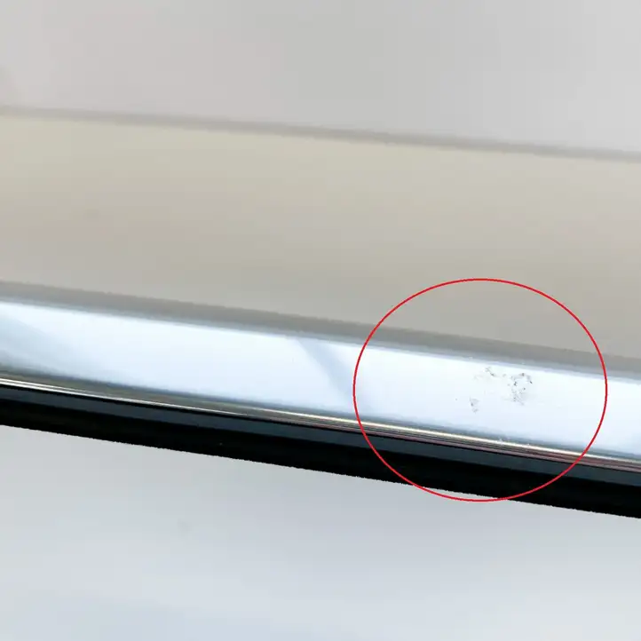 Tesla Model 3 (2017 - 2023) 108074500E Накладка стекла задней двери — фото 4