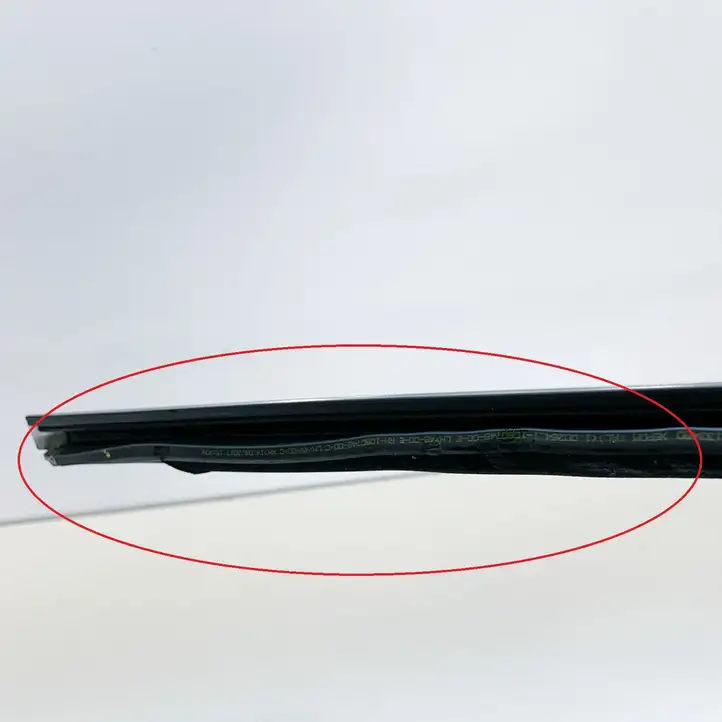 Tesla Model 3 (2017 - 2023) 108074500E Накладка стекла задней двери — фото 6