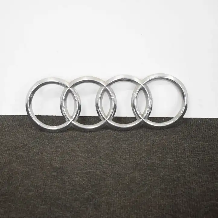 Audi Q5 SQ5 (2012 - 2017) Эмблема производителя — фото 1