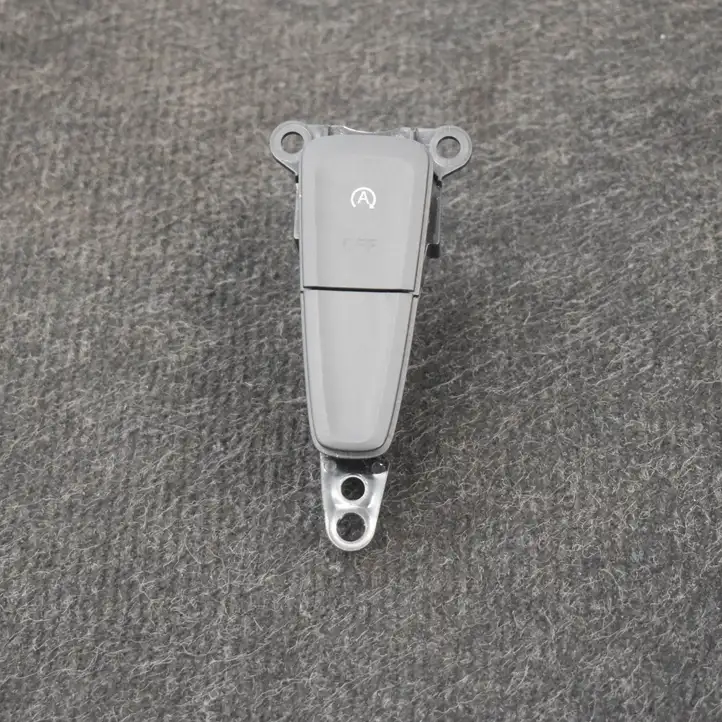 Ford Focus (2015 - 2019) F1ET11B573AA Кнопка фаркопа в багажнике — фото 1