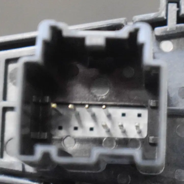Ford Focus (2015 - 2019) F1ET11B573AA Кнопка фаркопа в багажнике — фото 5