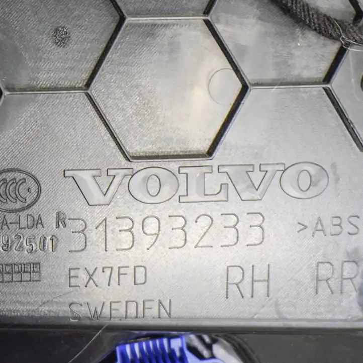 Volvo S90, V90 (2016 - 2020) Обшивка задней двери — фото 4