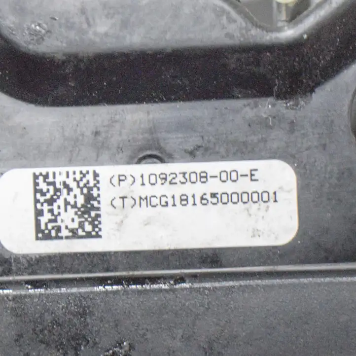 Tesla Model 3 (2017 - 2023) 109230800E Замок крышки багажника — фото 6