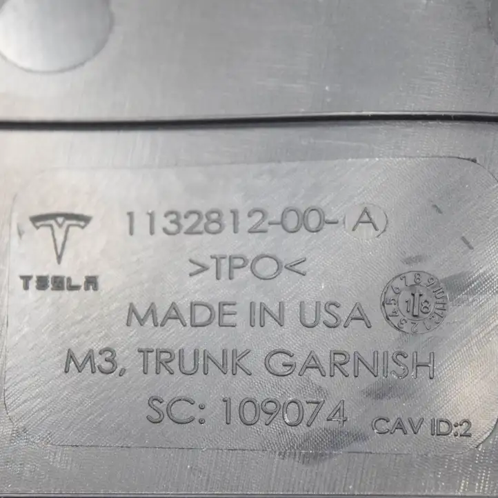 Tesla Model 3 (2017 - 2023) 113281200A Задняя боковая обшивка салона — фото 6