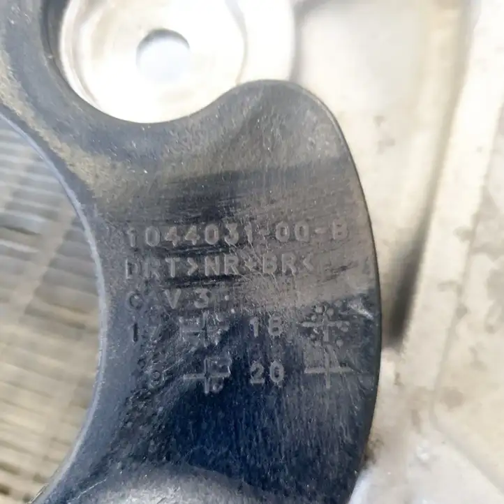Tesla Model 3 (2017 - 2023) 104403100B Другая часть кузова — фото 5