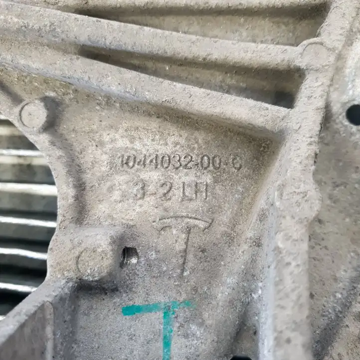 Tesla Model 3 (2017 - 2023) 104403100B Другая часть кузова — фото 7