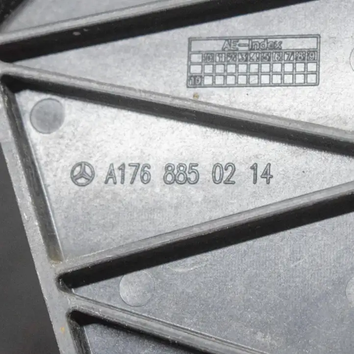 Mercedes-Benz A W176 (2012 - 2018) A1768850214 Кронштейн угловой части бампера — фото 6